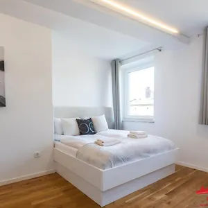 Nearto Old Town Sebastiana Street Apartament